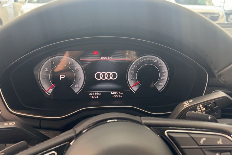 Used Audi A4L 2022 40 TFSI Luxury Dynamic Model Odometer Close Up