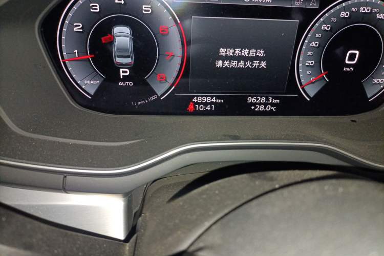 Used Audi A4L 2022 40 TFSI Luxury Dynamic Model Odometer Close Up