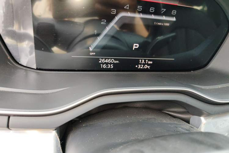 Used Audi A4L 2022 40 TFSI Luxury Dynamic Model Odometer Close Up