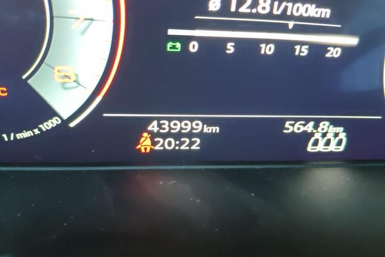 Used Audi A4L 2022 40 TFSI Luxury Dynamic Model Odometer Close Up