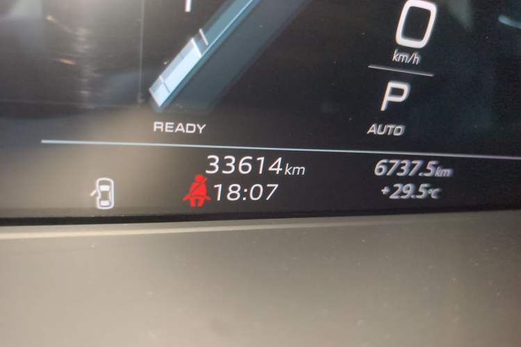 Used Audi A4L 2022 40 TFSI Luxury Dynamic Model Odometer Close Up