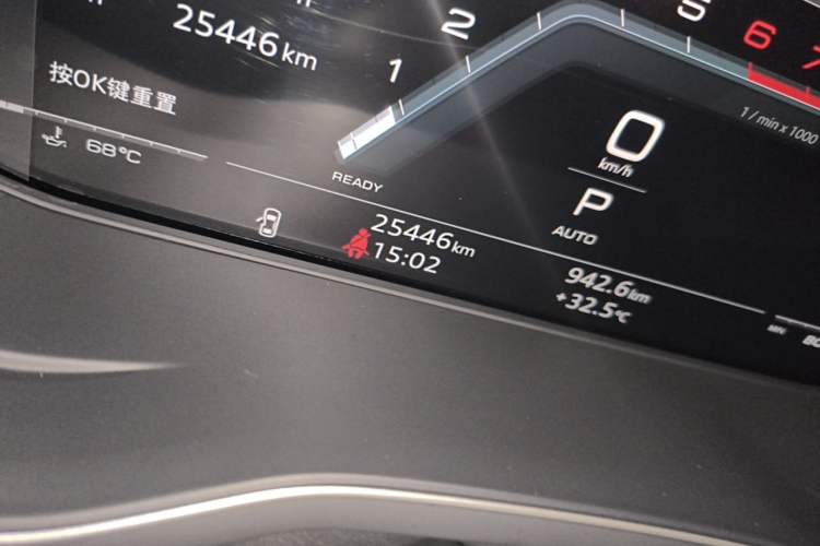 Used Audi A4L 2022 40 TFSI Fashion Dynamic Model Odometer Close Up