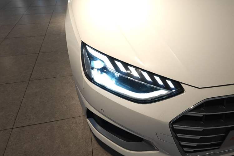 Used Audi A4L 2022 40 TFSI Stylish and Elegant Edition Right Front Headlight