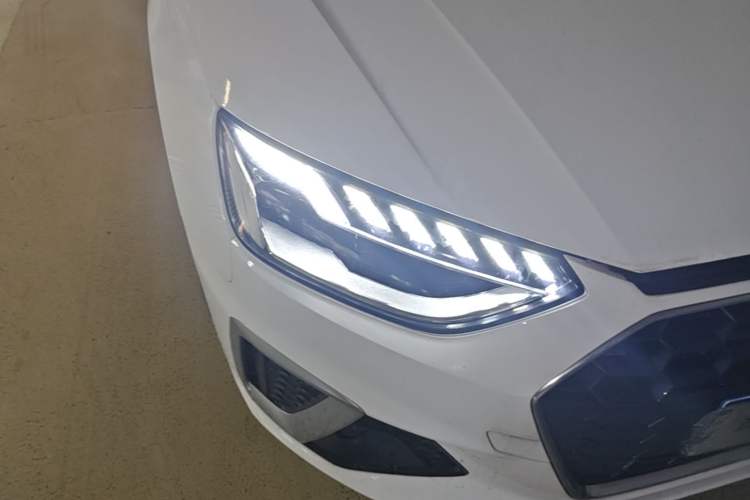 Used Audi A4L 2022 40 TFSI Fashion Dynamic Model Right Front Headlight