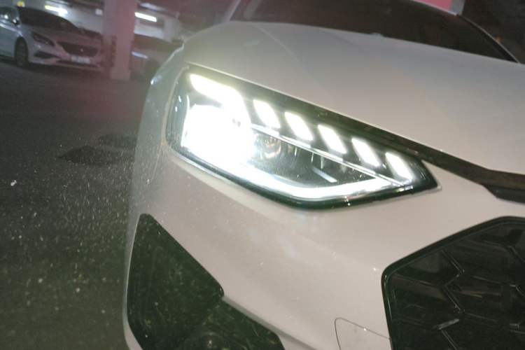 Used Audi A4L 2022 40 TFSI Fashion Dynamic Model Right Front Headlight
