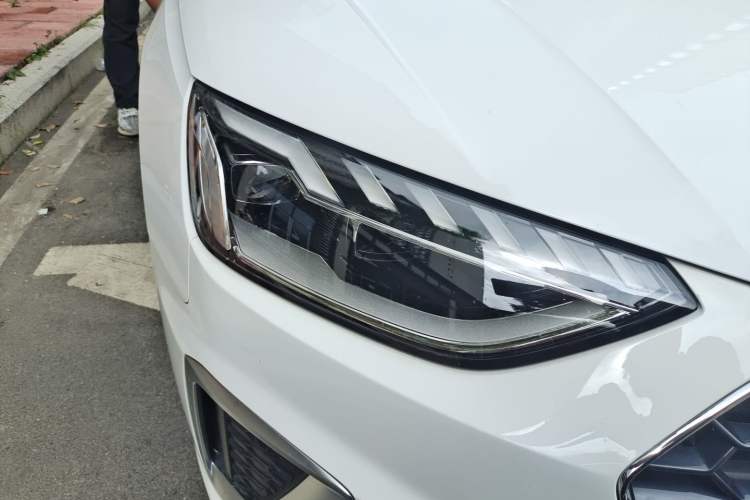 Used Audi A4L 2022 40 TFSI Fashion Dynamic Model Right Front Headlight