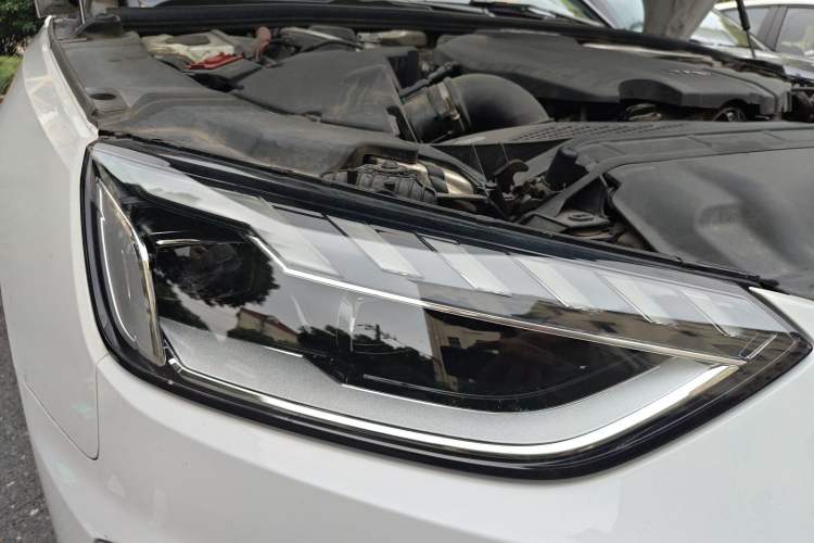 Used Audi A4L 2022 40 TFSI Fashion Dynamic Model Right Front Headlight