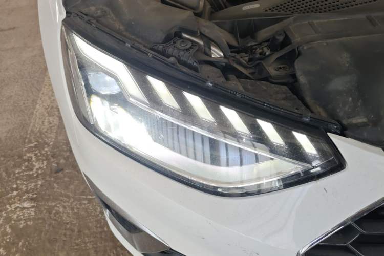 Used Audi A4L 2022 40 TFSI Fashion Dynamic Model Right Front Headlight
