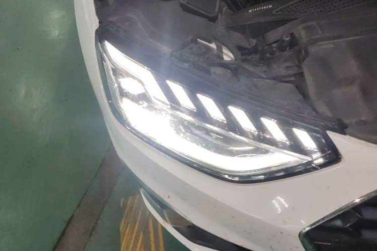 Used Audi A4L 2022 40 TFSI Fashion Dynamic Model Right Front Headlight