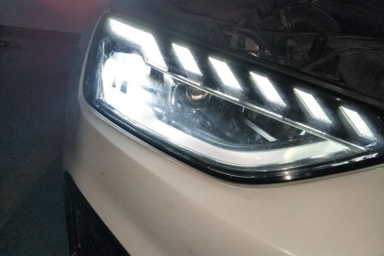 Used Audi A4L 2022 40 TFSI Fashion Dynamic Model Right Front Headlight