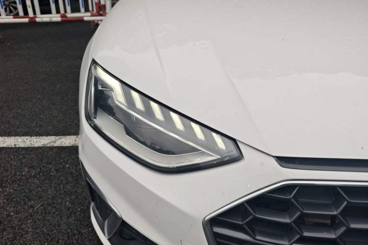 Used Audi A4L 2022 40 TFSI Fashion Dynamic Model Right Front Headlight