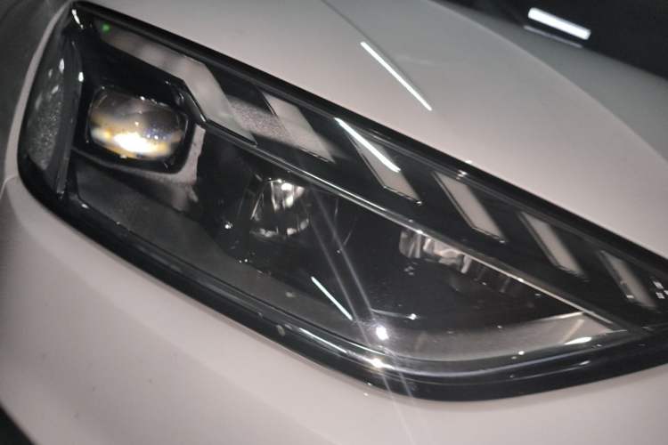 Used Audi A4L 2022 40 TFSI Fashion Dynamic Model Right Front Headlight