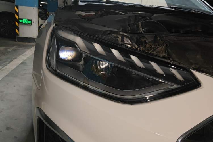 Used Audi A4L 2022 40 TFSI Fashion Dynamic Model Right Front Headlight