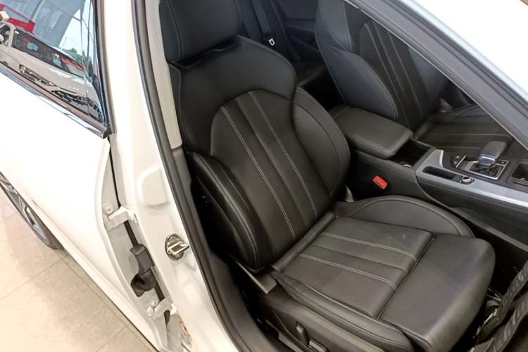 Used Audi A4L 2022 40 TFSI Luxury Dynamic Model Right Front Seat