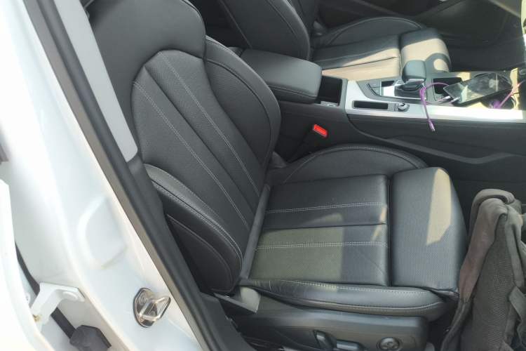 Used Audi A4L 2022 40 TFSI Luxury Dynamic Model Right Front Seat
