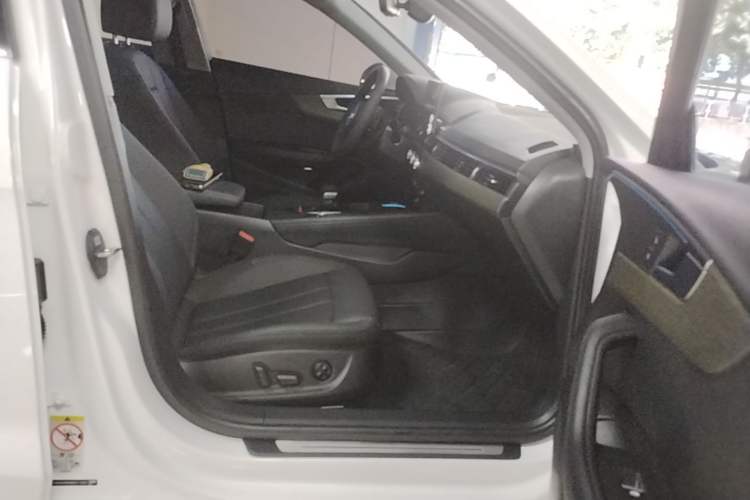 Used Audi A4L 2022 40 TFSI Stylish and Elegant Edition Right Front Seat