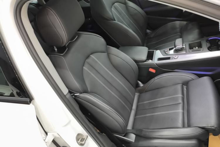 Used Audi A4L 2022 40 TFSI Luxury Dynamic Model Right Front Seat