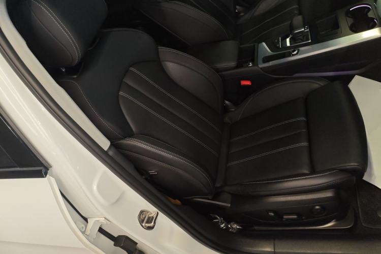 Used Audi A4L 2022 40 TFSI Luxury Dynamic Model Right Front Seat