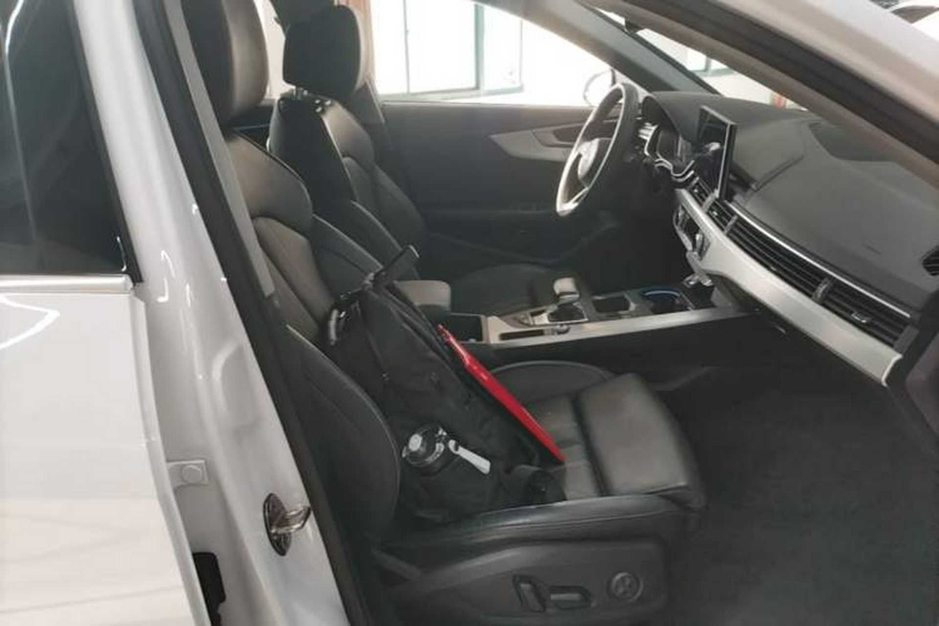 Used Audi A4L 2022 40 TFSI Luxury Dynamic Model Right Front Seat