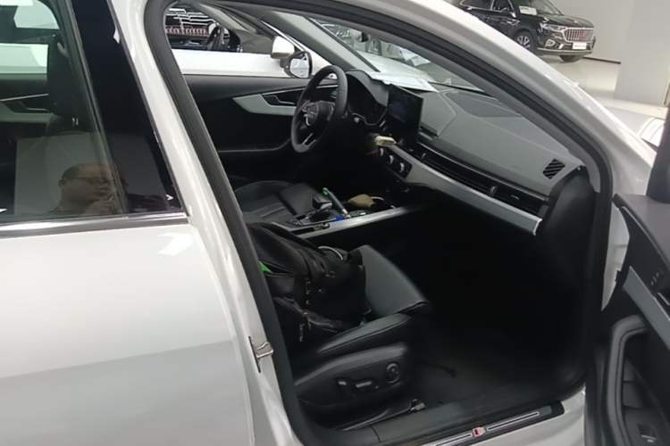 Used Audi A4L 2022 40 TFSI Fashion Dynamic Model Right Front Seat