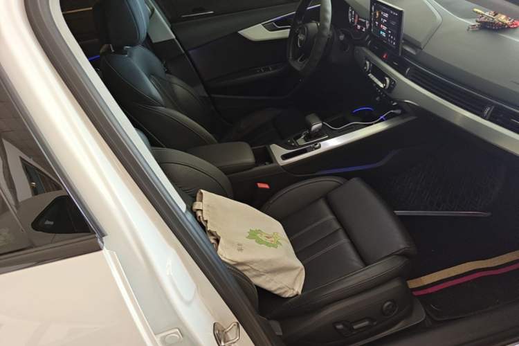 Used Audi A4L 2022 40 TFSI Luxury Dynamic Model Right Front Seat