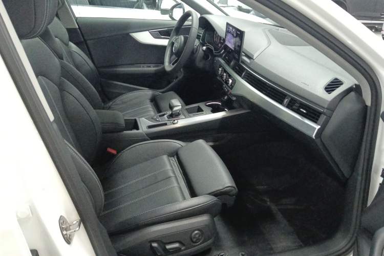 Used Audi A4L 2022 40 TFSI Fashion Dynamic Model Right Front Seat