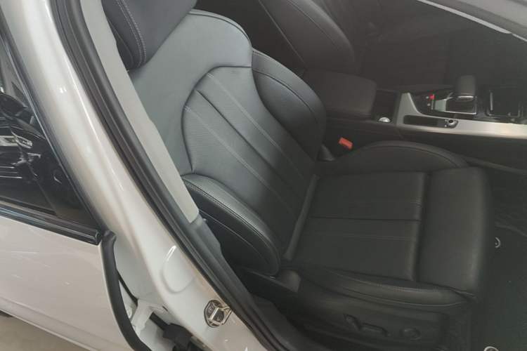 Used Audi A4L 2022 40 TFSI Luxury Dynamic Model Right Front Seat