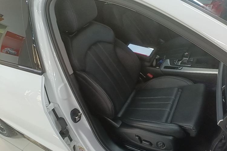 Used Audi A4L 2022 40 TFSI Luxury Dynamic Model Right Front Seat