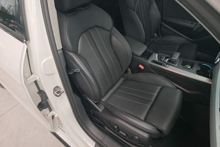 Used Audi A4L 2022 40 TFSI Luxury Dynamic Model Right Front Seat