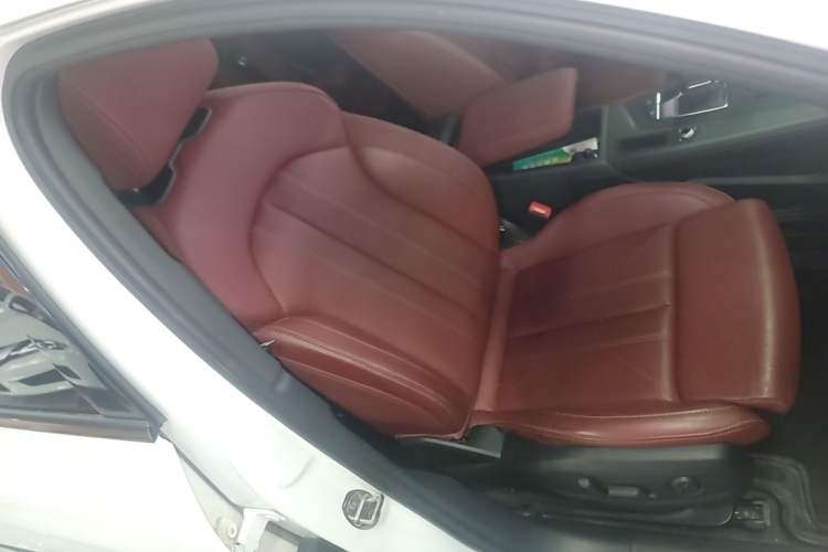 Used Audi A4L 2022 40 TFSI Luxury Dynamic Model Right Front Seat