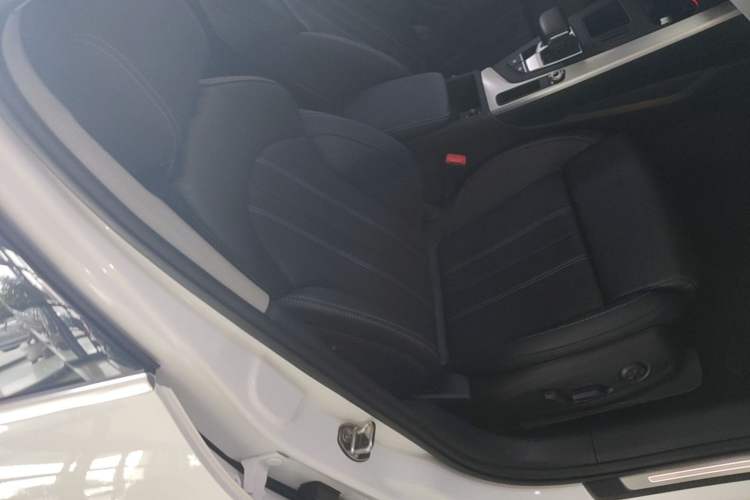 Used Audi A4L 2022 40 TFSI Fashion Dynamic Model Right Front Seat