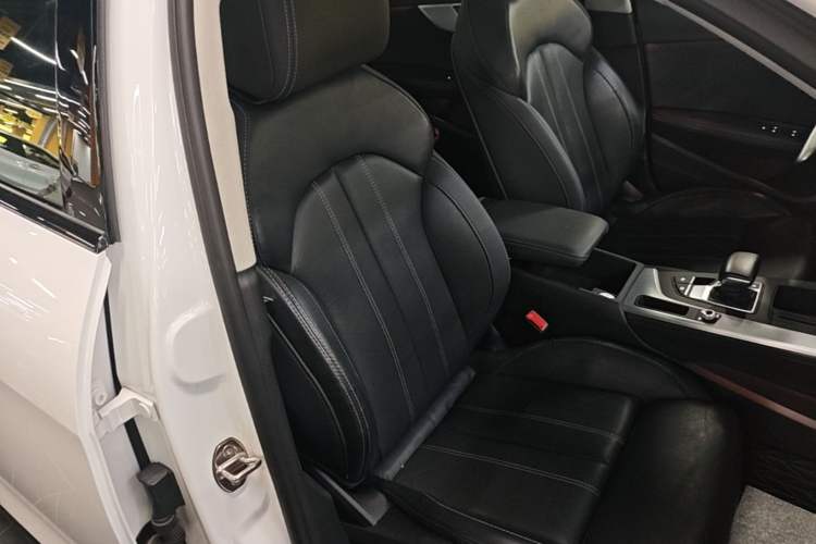 Used Audi A4L 2022 40 TFSI Luxury Dynamic Model Right Front Seat