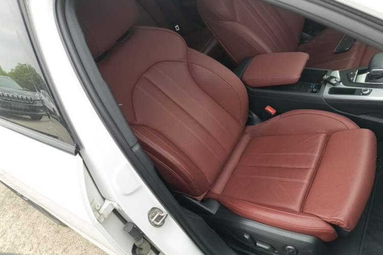 Used Audi A4L 2022 40 TFSI Luxury Dynamic Model Right Front Seat