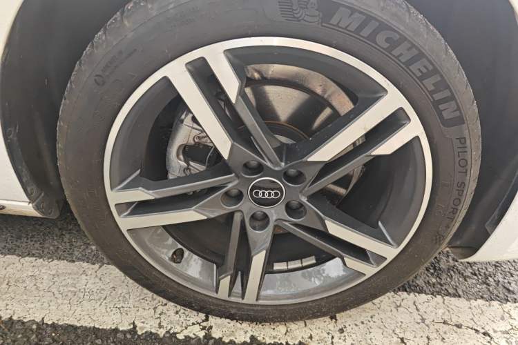Used Audi A4L 2022 40 TFSI Luxury Dynamic Model Right Front Wheel Hub