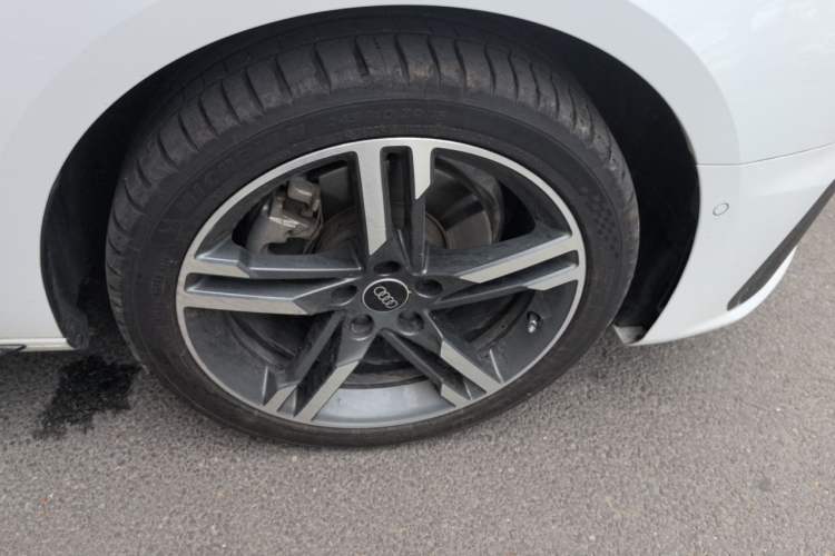 Used Audi A4L 2022 40 TFSI Luxury Dynamic Model Right Front Wheel Hub