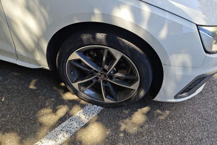 Used Audi A4L 2022 40 TFSI Luxury Dynamic Model Right Front Wheel Hub