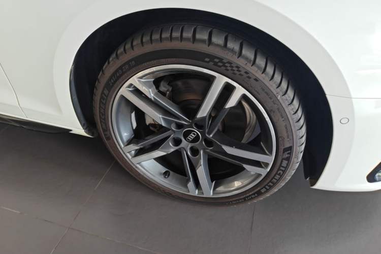 Used Audi A4L 2022 40 TFSI Luxury Dynamic Model Right Front Wheel Hub