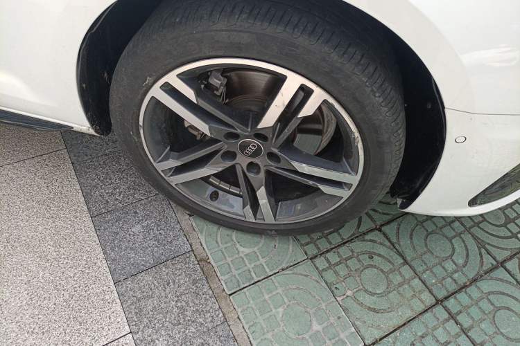 Used Audi A4L 2022 40 TFSI Luxury Dynamic Model Right Front Wheel Hub