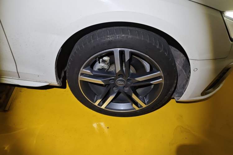 Used Audi A4L 2022 40 TFSI Luxury Dynamic Model Right Front Wheel Hub