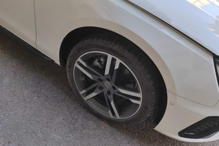 Used Audi A4L 2022 40 TFSI Luxury Dynamic Model Right Front Wheel Hub