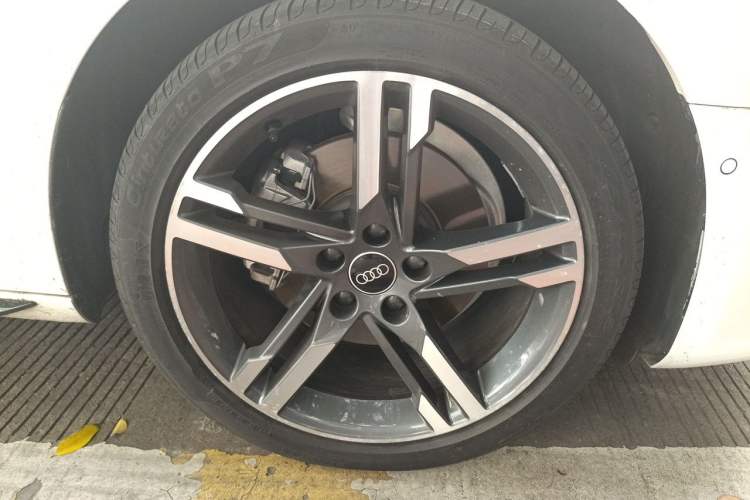 Used Audi A4L 2022 40 TFSI Luxury Dynamic Model Right Front Wheel Hub