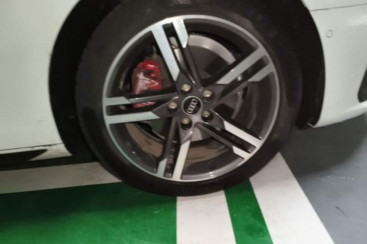 Used Audi A4L 2022 40 TFSI Luxury Dynamic Model Right Front Wheel Hub