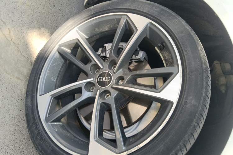 Used Audi A4L 2022 40 TFSI Fashion Dynamic Model Right Front Wheel Hub