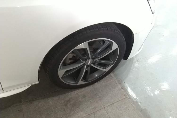 Used Audi A4L 2022 40 TFSI Luxury Dynamic Model Right Front Wheel Hub