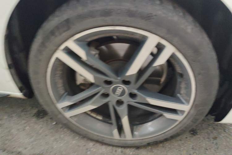 Used Audi A4L 2022 40 TFSI Luxury Dynamic Model Right Front Wheel Hub