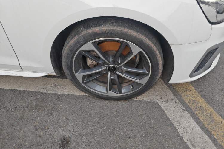 Used Audi A4L 2022 40 TFSI Fashion Dynamic Model Right Front Wheel Hub