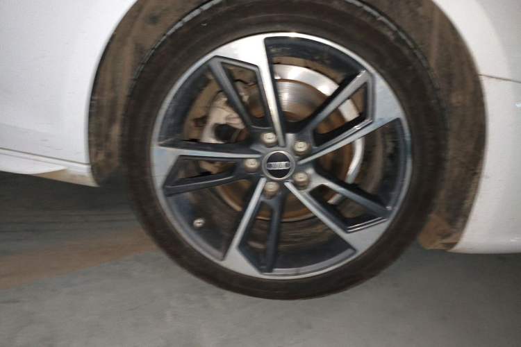 Used Audi A4L 2022 40 TFSI Fashion Dynamic Model Right Front Wheel Hub
