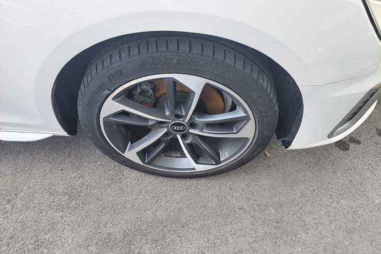 Used Audi A4L 2022 40 TFSI Fashion Dynamic Model Right Front Wheel Hub