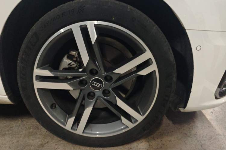 Used Audi A4L 2022 40 TFSI Luxury Dynamic Model Right Front Wheel Hub