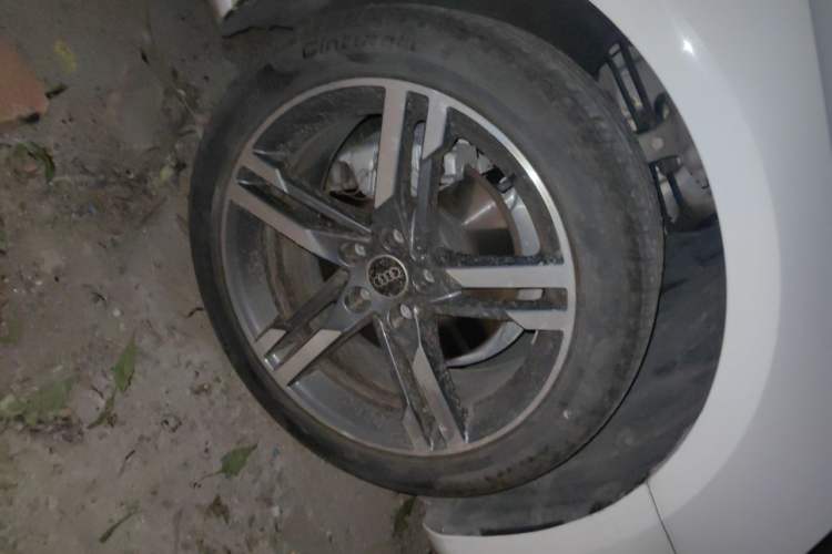 Used Audi A4L 2022 40 TFSI Luxury Dynamic Model Right Front Wheel Hub